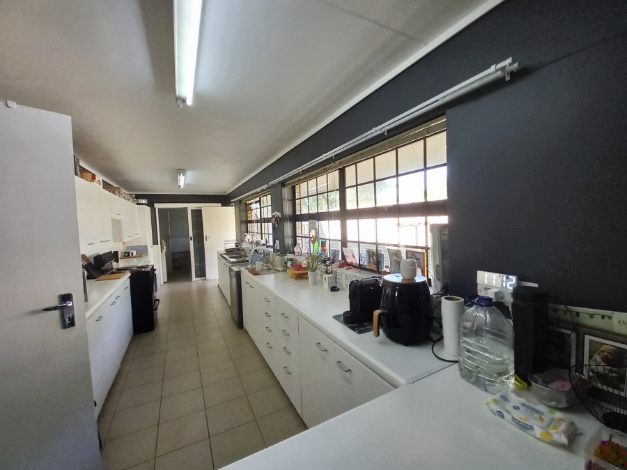 To Let 4 Bedroom Property for Rent in Rouxville Western Cape
